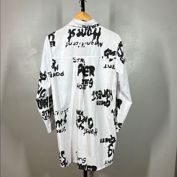 White and Black Graphic Print Blouse - Picture 3 of 7